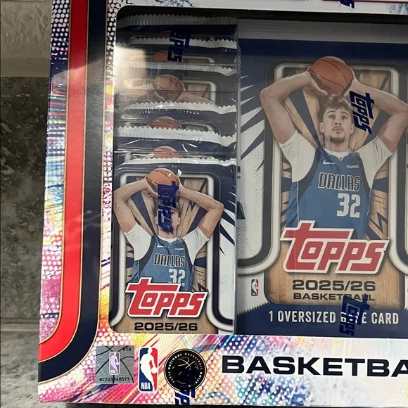 NIB Topps BasketbalL Superbox factory sealed - Picture 2 of 9